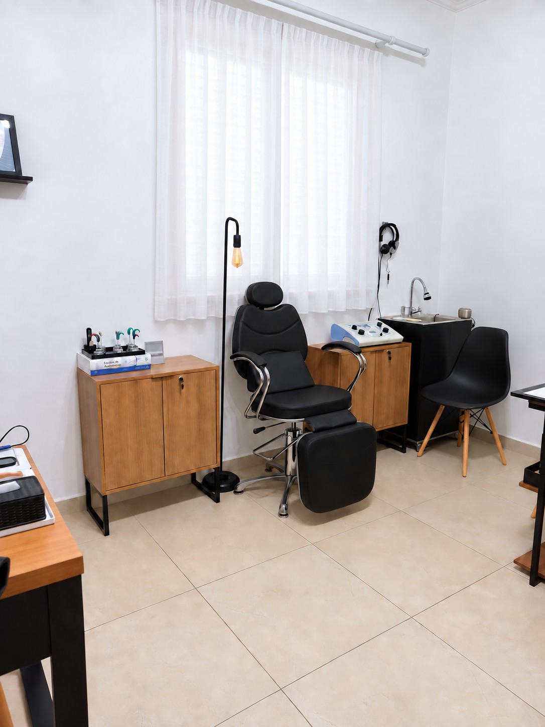 Área de atendimento e equipamentos na AudioNova Valinhos